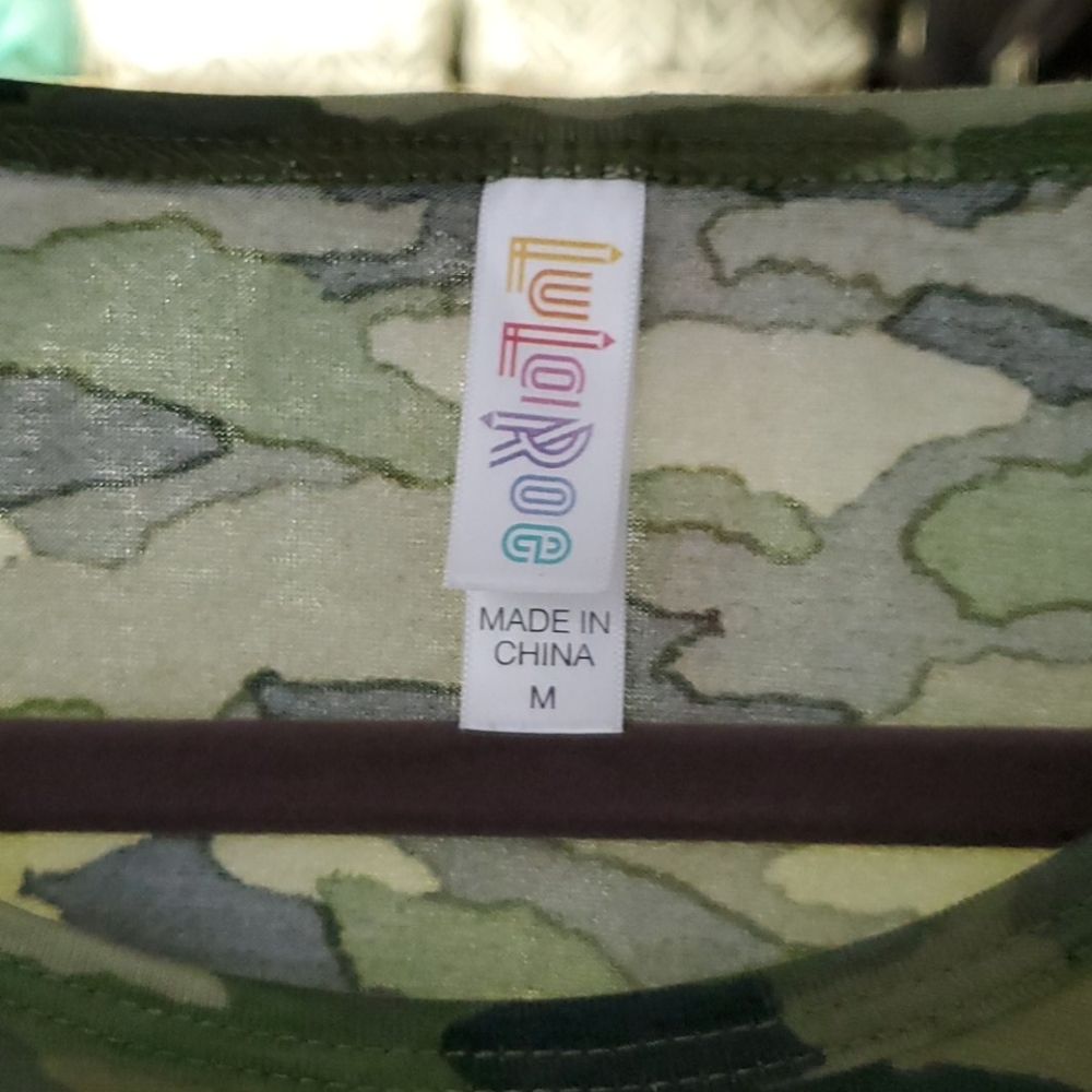 Medium Lularoe Lynnea - Picture 2 of 2